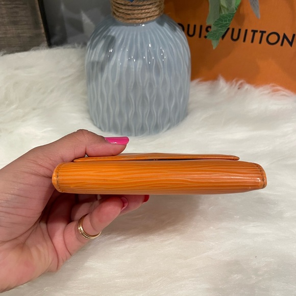 Authentic Louis Vuitton Epi Porte Feiulle Elise Wallet On A Chain | SP00… - Picture 12 of 16